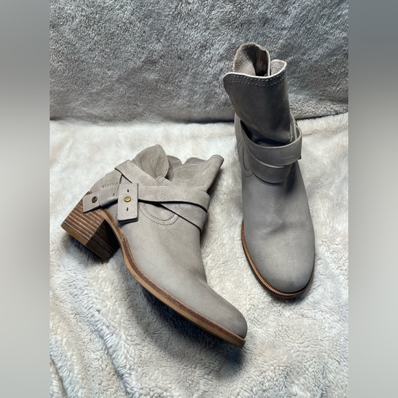 Ugg Womens Boots Size 8 - Picture 1 of 7